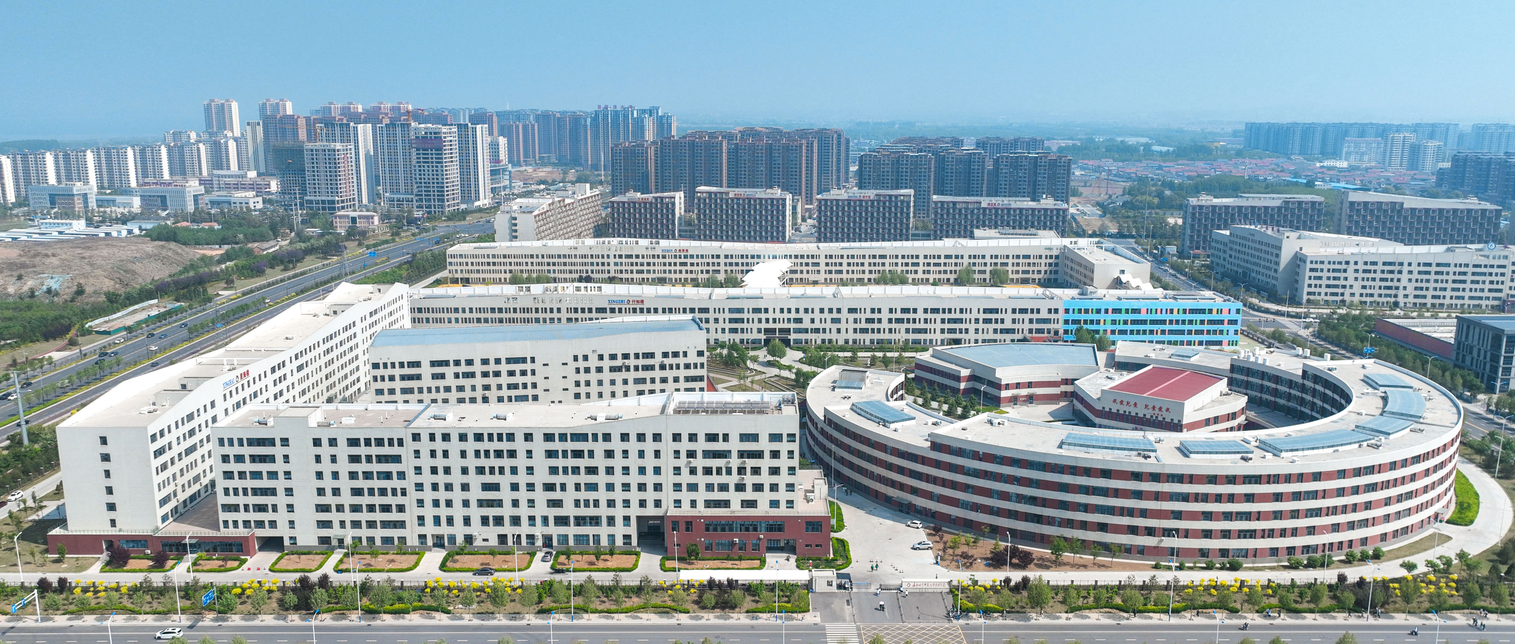 校园全景(图1)