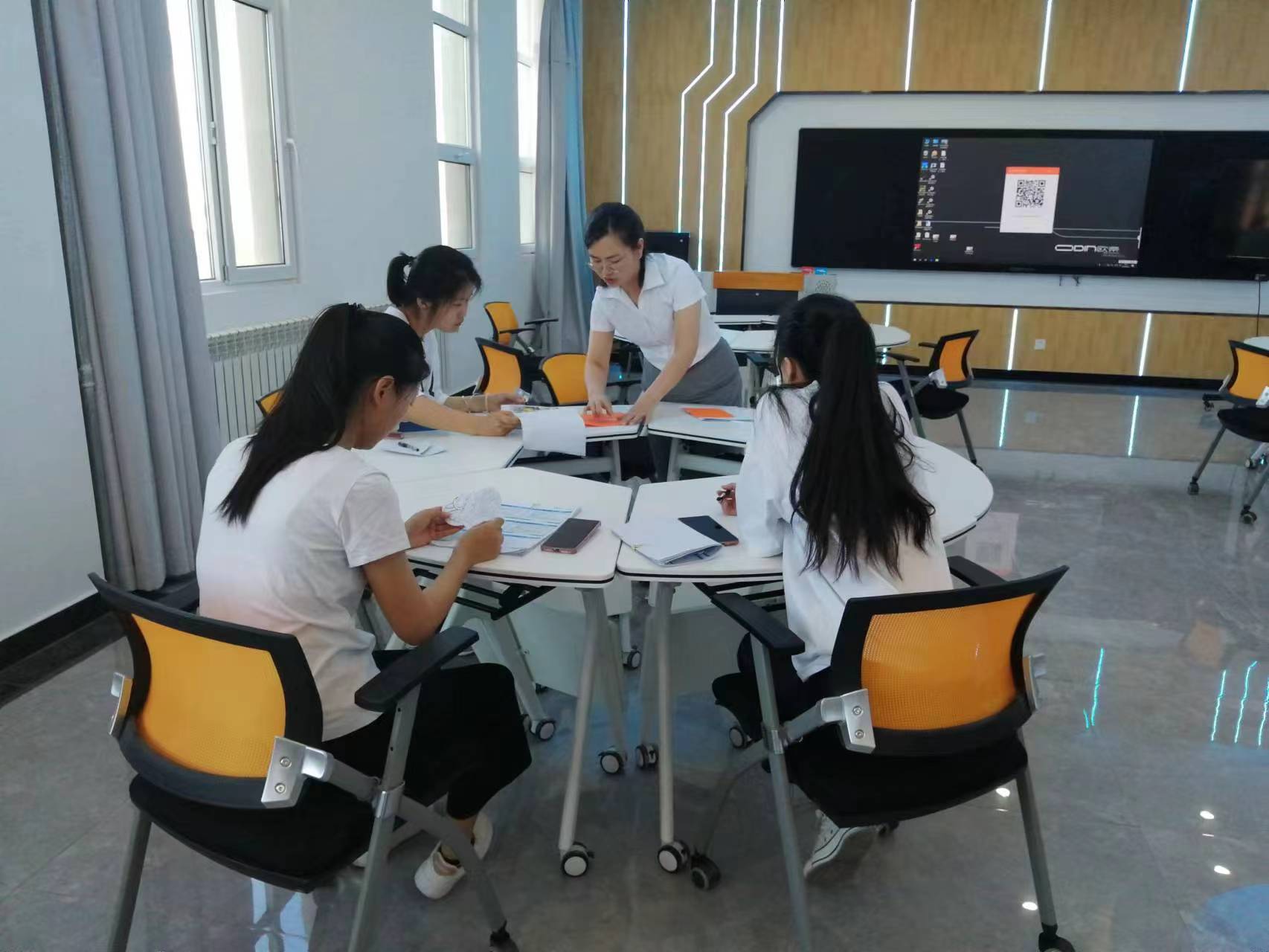 外语教学部(图2) 外语系(图3)