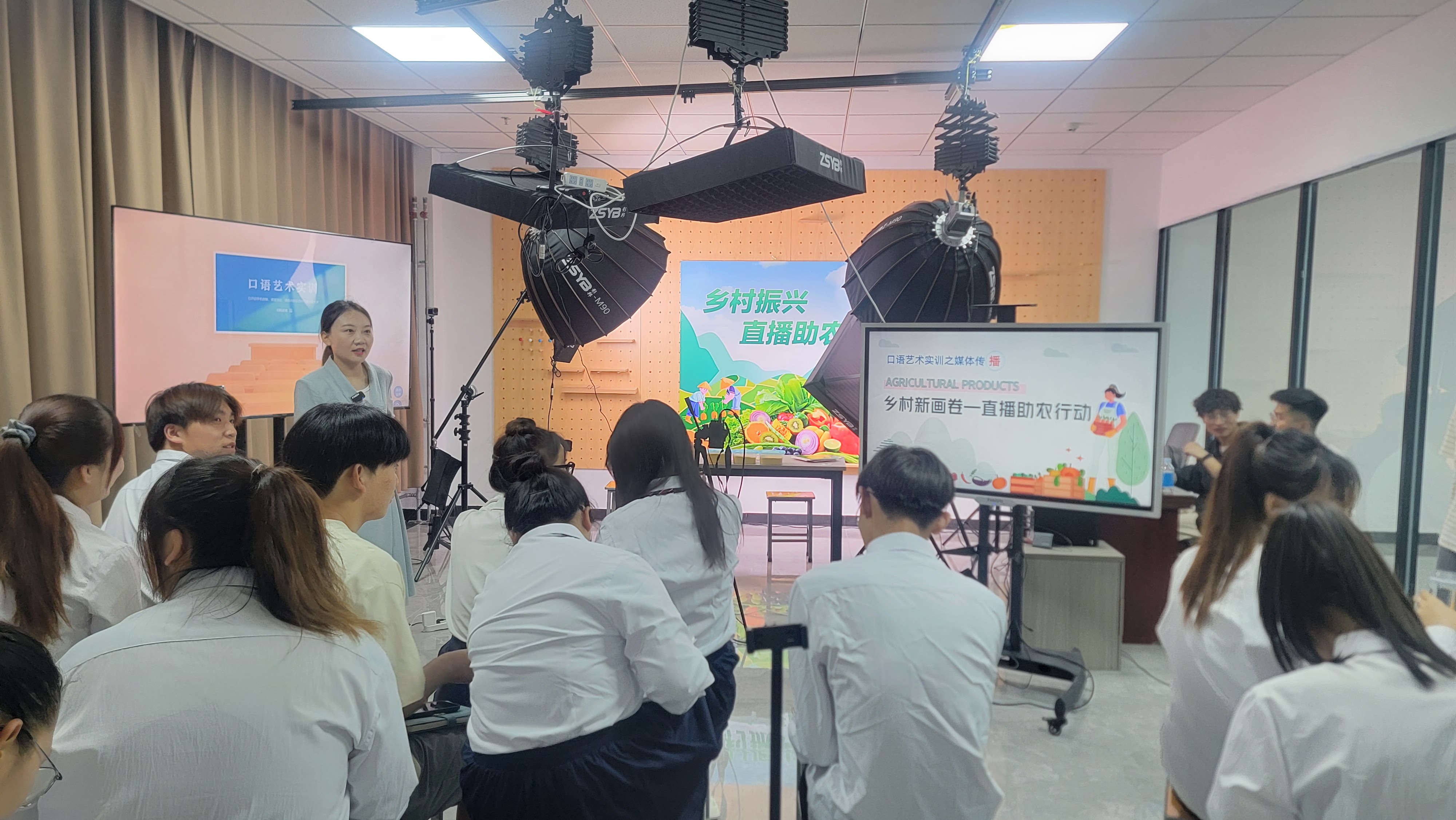 68fae2da3d4fea98051d5eb3d8472bd.jpg 人文管理系(图3)