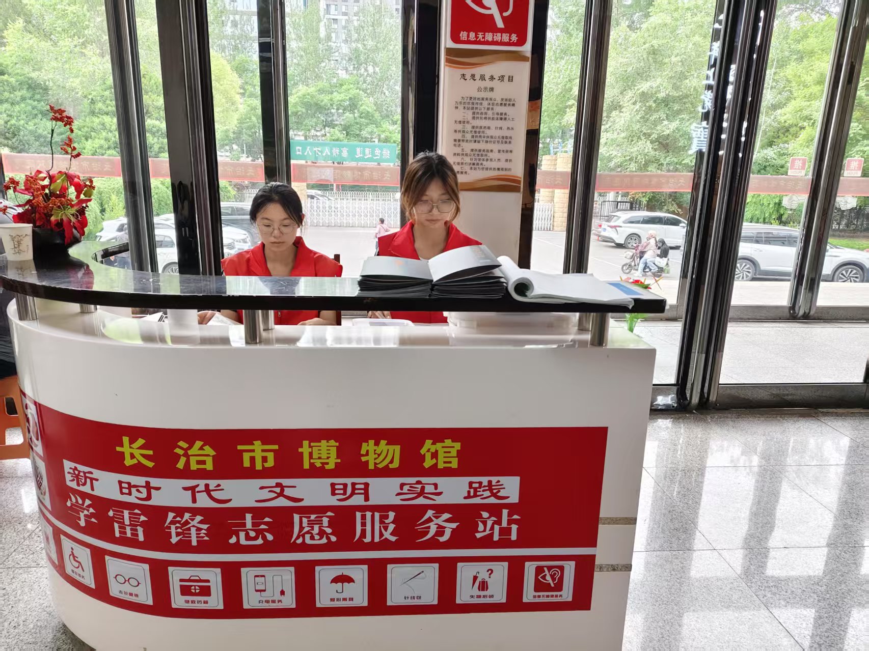 人文管理系(图11) 人文管理系(图11)